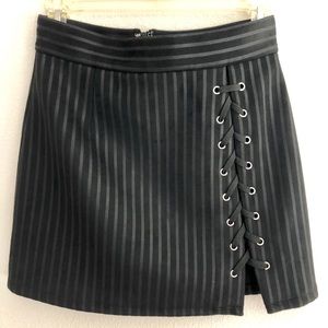 Cute mini skirt!